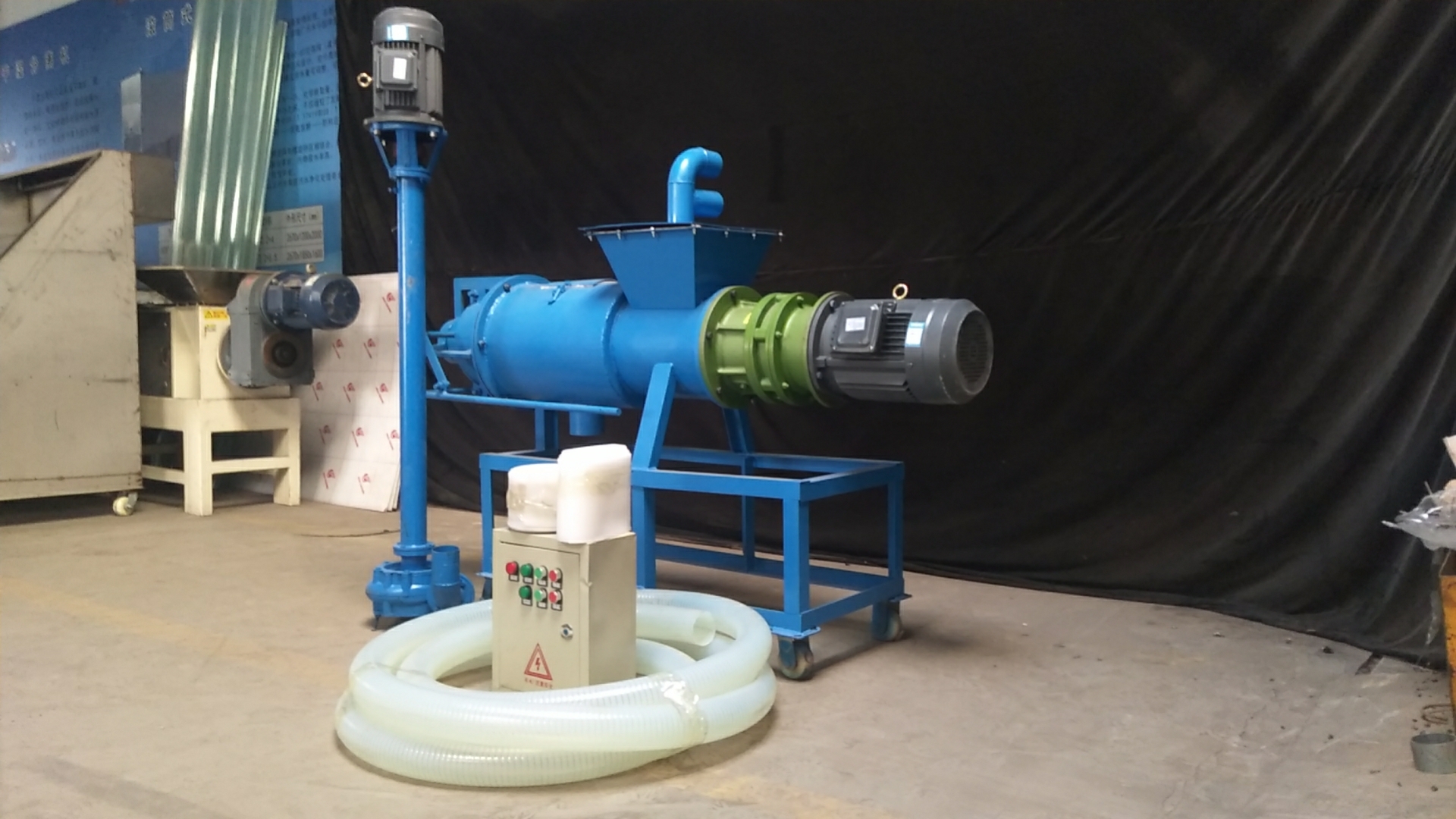  选购粪便干湿分离器时应重点关注哪些技术参数？